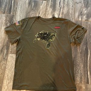 NFL Tampa bay buccaneers short sleeve Nike tee